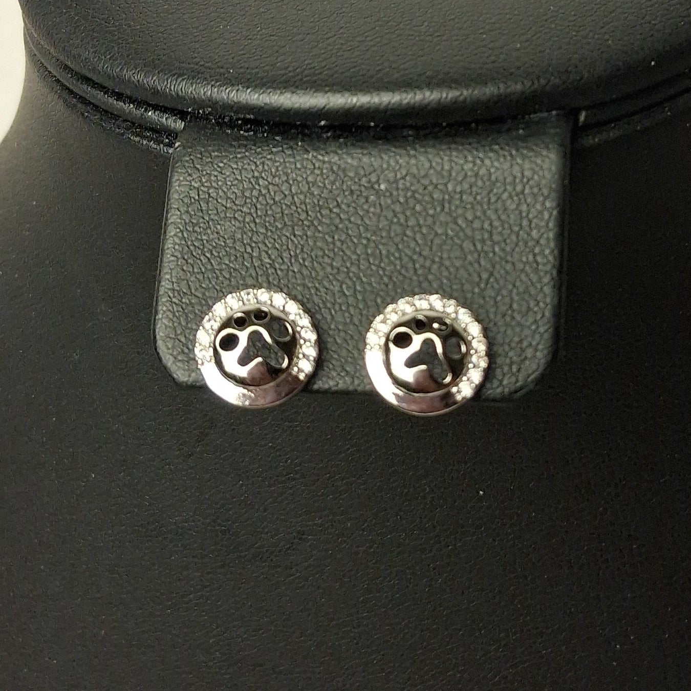 Crowned in Courage Ring - Faith-Inspired Lion’s Paw Design