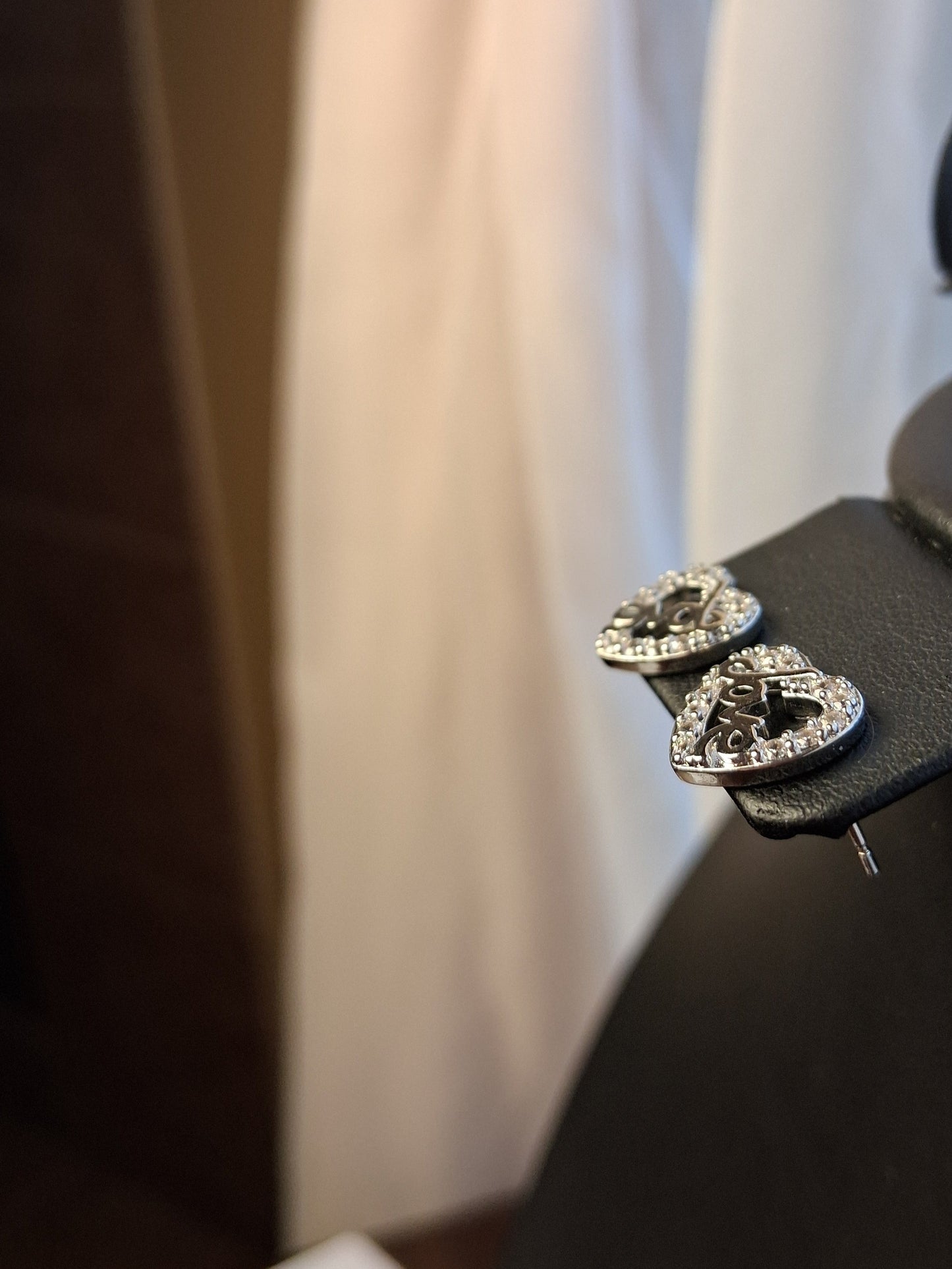 18k White Gold Love Earrings